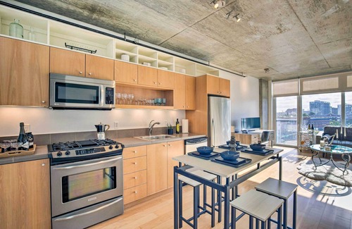 Goose Hollow Apartamento | Chic Portland Studio w/ Stunning City Views!