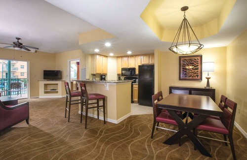 Survey Creek Complejo | Chic resort in fabulous Pompano Beach with fitness room, WiFi @ Palm-Aire