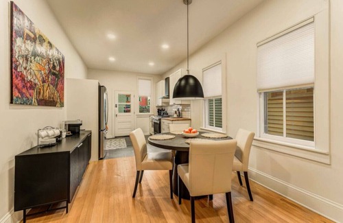 Stroudsburg Apartamento | Chic Retreat in the Heart of Downtown Stroudsburg