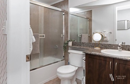 East Kootenay Apartamento | Chic Retreat, Modern, Pool, Hot Tub, Gym
