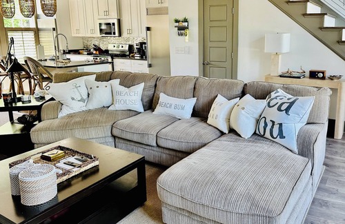 Murrells Inlet Casa | Chic & Sophisticated Townhouse within walking distance to The MarshWalk