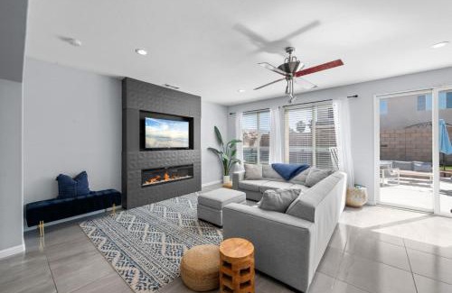 Terra Lago Casa | Chic, Spacious 5BD Desert Oasis