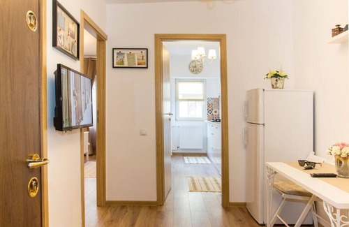 Bucharest Apartamento | ♥ ️ PISO CENTRAL DECO BRILLANTE CON BALCÓN Y NETFLIX GRATIS