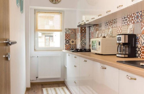 Bucharest Apartamento | ♥ ️ PISO CENTRAL DECO BRILLANTE CON BALCÓN Y NETFLIX GRATIS