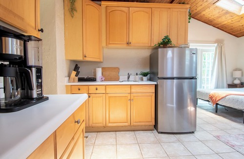 La Jolla Apartamento | Chic & Spacious Studio by the Beach Prime La Jolla Spot Sleeps 4!