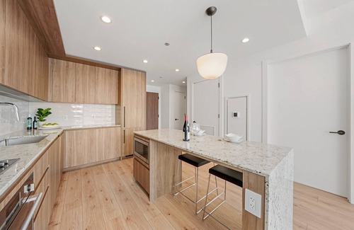 West Town Apartamento | Chic Stay in River North: Luxury Suites, Top Amenities, Near Arts & Nightlife!