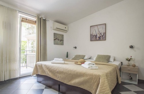 Lepetane Apartamento | Chic Studio Flat with Balcony near Beach in Tivat