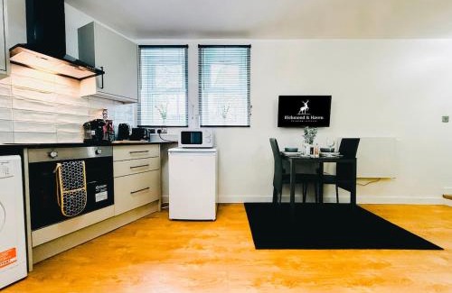Pudsey Apartamento | Chic Studio, Free parking, Sleeps 2