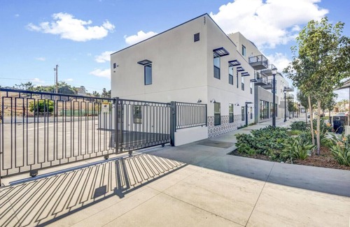 Vista Apartamento | Chic Studio in Historic City Center, Near Carlsbad