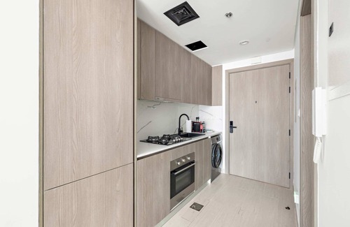Motor City Apartamento | Chic Studio in new residence with pool sauna gym