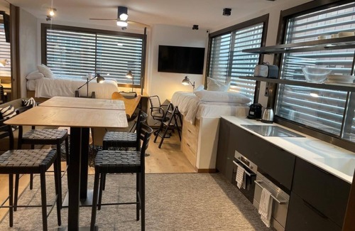 Cuatro Caminos Apartamento | Chic Loft Estudio con Vistas a la Ciudad y Piscina en el azotea
