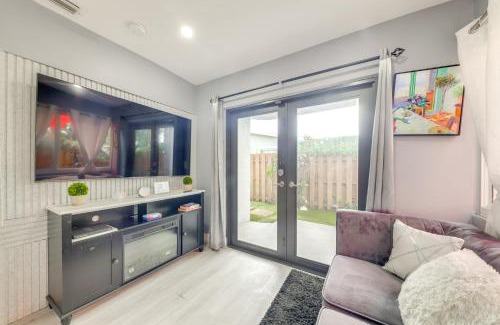 Sunrise Apartamento | Chic Studio Near Amerant Arena and Shopping!