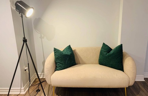Wexford - Maryvale Apartamento | Chic Studio Steps from Subway and Main St Shops