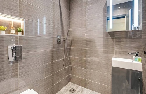 Frognal and Fitzjohns Apartamento | Chic Studio w/Outdoor Space -Excellent Location