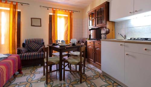 Castelbuono Apartamento | Chic studio with mountain view in Castelbuono 18 m² + Balcony