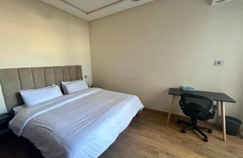 Casablanca Apartamento | Chic Studio with Rooftop Pool