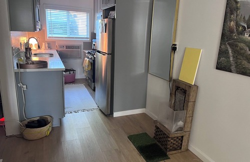 Palms Apartamento | Chic studio with swimming pool, AC and WiFi in fabulous Greater Culver City.
