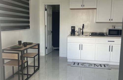 Miami Gardens Apartamento | Chic studio with WiFi and AC in vibrant Miami