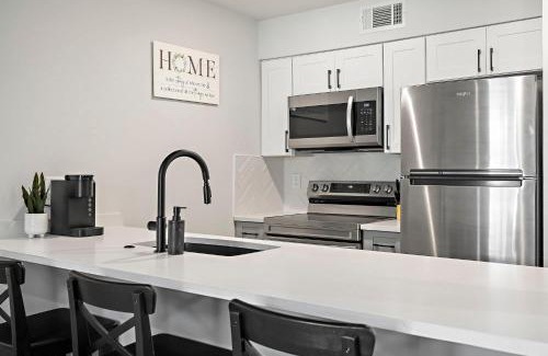 Barton Hills Apartamento | Chic & Stylish 1BR Retreat near Zilker Park