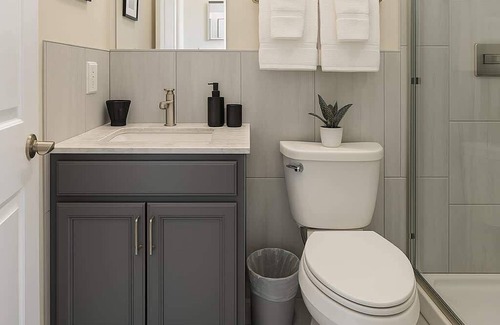 Lake View East Apartamento | Chic & Stylish Studio w/ Modern Kitchen