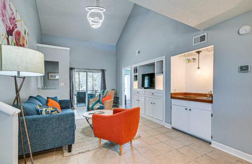 Surfside Beach Apartamento | Chic Surfside Beach Condo with Screened Porch