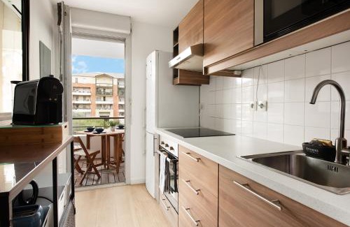 Fontaine-Bayonne-Cartoucherie Apartamento | Chic T2 avec Balcon et Parking - Zénith, Hippodrome
