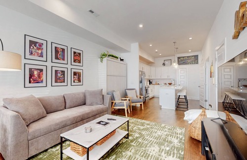Madison Casa | Chic Townhome w/ Rooftop. Your Nashville Haven! Near All Music City has to Offer