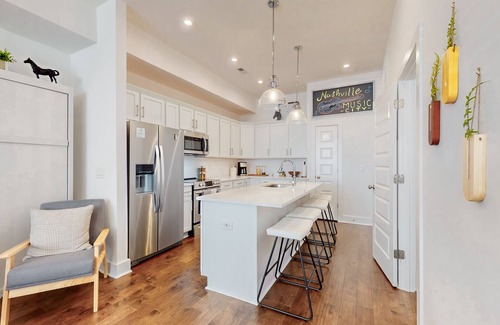 Madison Casa | Chic Townhome w/ Rooftop. Your Nashville Haven! Near All Music City has to Offer
