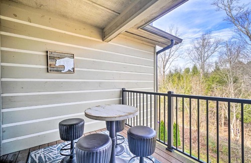 Townsend Apartamento | Chic Townsend Condo with Saltwater Pool!