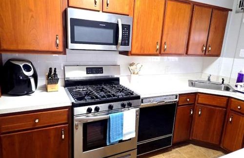 Towson Casa | Chic Towson Townhome Near Baltimore