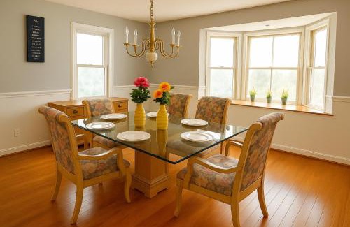 Towson Casa | Chic Towson Townhome Near Baltimore