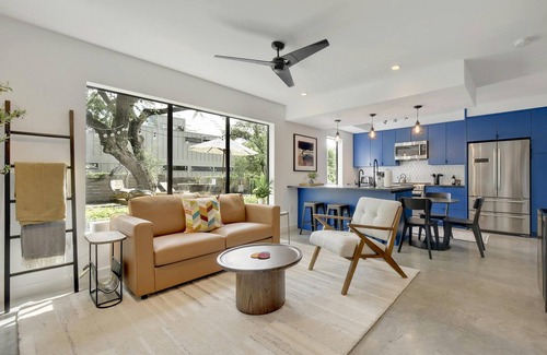 Riverside Casa | Chic Travis Heights Home + Pool - Chelsea Oak II