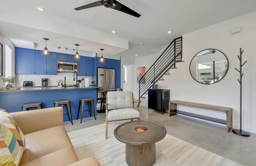Riverside Casa | Chic Travis Heights Home + Pool - Chelsea Oak II