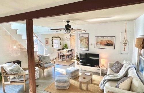 Smallwood Casa | Chic 'treehouse' With Pedal Boat, Hot Tub,fire Pit