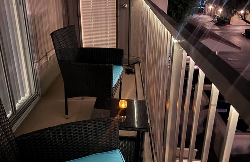 Valencia Apartamento | Chic two bedroom two bath SiX FLAGS..