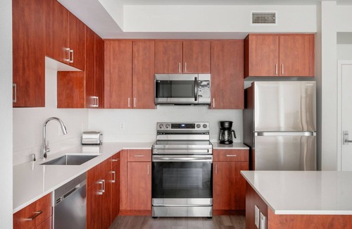 Union City Apartamento | Chic Union City 2BR w/ Gym & BBQ, nr Union Landing, by Blueground