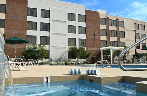 Rocky Mount Casa | Chic Urban Getaway: Close to Battle Park! FREE Parking Onsite, Pool!