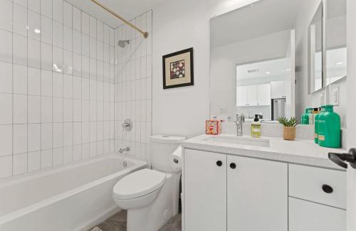 Koreatown Apartamento | Chic Urban Retreat in LA- 2B1B Apartment