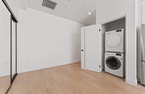Koreatown Apartamento | Chic Urban Retreat in LA- 2B1B Apartment