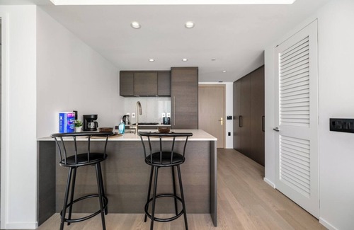 West End Hotel | Chic Urban Stylish Condo in Downtown V