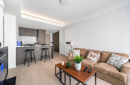 West End Hotel | Chic Urban Stylish Condo in Downtown V