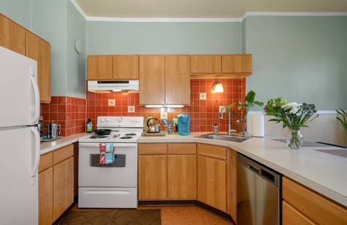 West Spokane Casa | Chic Vintage Vibes | Stylish Stay Near It All
