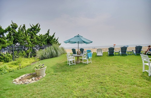 Virginia Beach Apartamento | Chic Virginia Beach Retreat - Pool, Steps to Beach