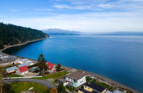 Coupeville Casa | Chic Whidbey Island Waterfront Home w Hot Tub Firepits Views
