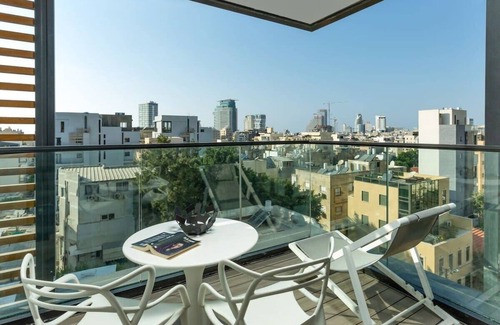 Tel Aviv City Center Apartamento | Chic White City 1BR in Neve Tsedek by HolyGuest