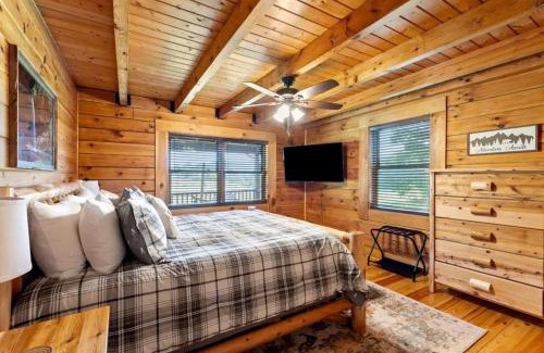 Stanton Casa | Chic Wooden Cabin with Hot-Tub, Ping-Pong Table and Fire Pit in Stanton, Kentucky