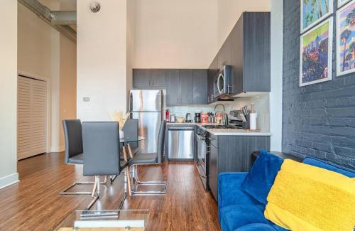 Near South Side Apartamento | Chicago 2BR City Escape with Optional Parking Near McCormick Place, Navy Pier, Shedd Aquarium, and Millennium Park