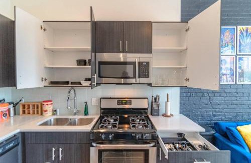Near South Side Apartamento | Chicago 2BR City Escape with Optional Parking Near McCormick Place, Navy Pier, Shedd Aquarium, and Millennium Park