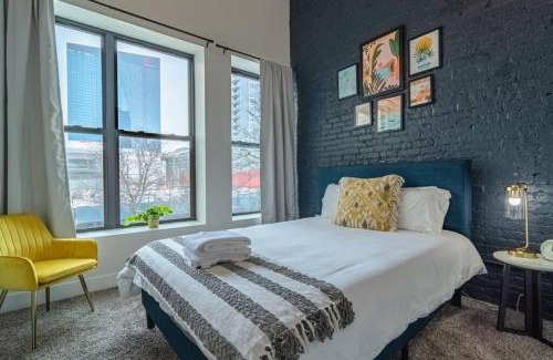 Near South Side Apartamento | Chicago 2BR City Escape with Optional Parking Near McCormick Place, Navy Pier, Shedd Aquarium, and Millennium Park