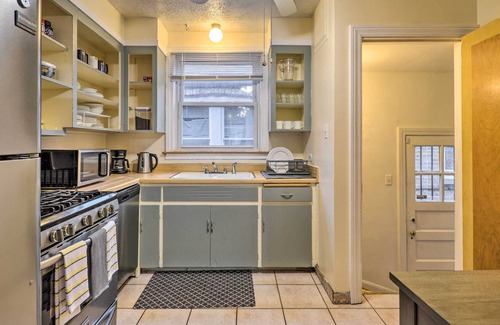 Roseland Casa | Chicago Home w/ Spacious Yard: 14 Mi to Dtwn